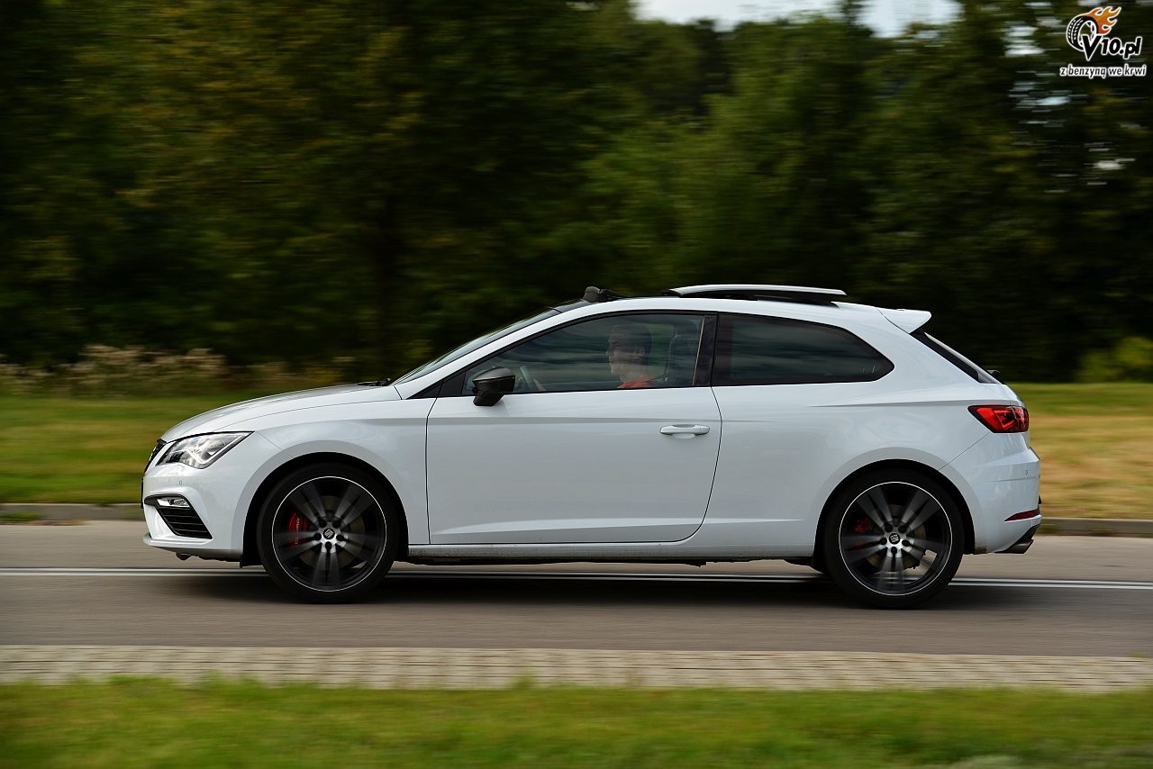 VW Golf R vs. Seat Leon Cupra - test