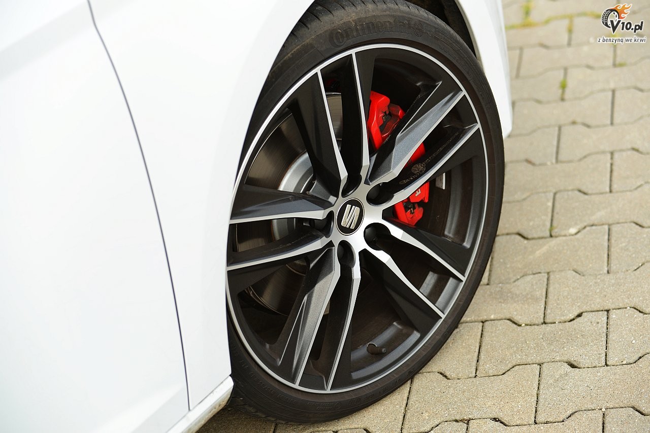VW Golf R vs. Seat Leon Cupra - test