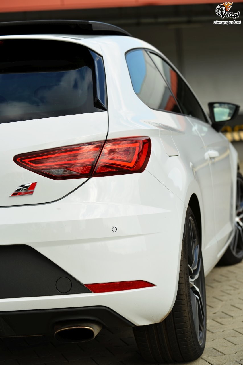 VW Golf R vs. Seat Leon Cupra - test