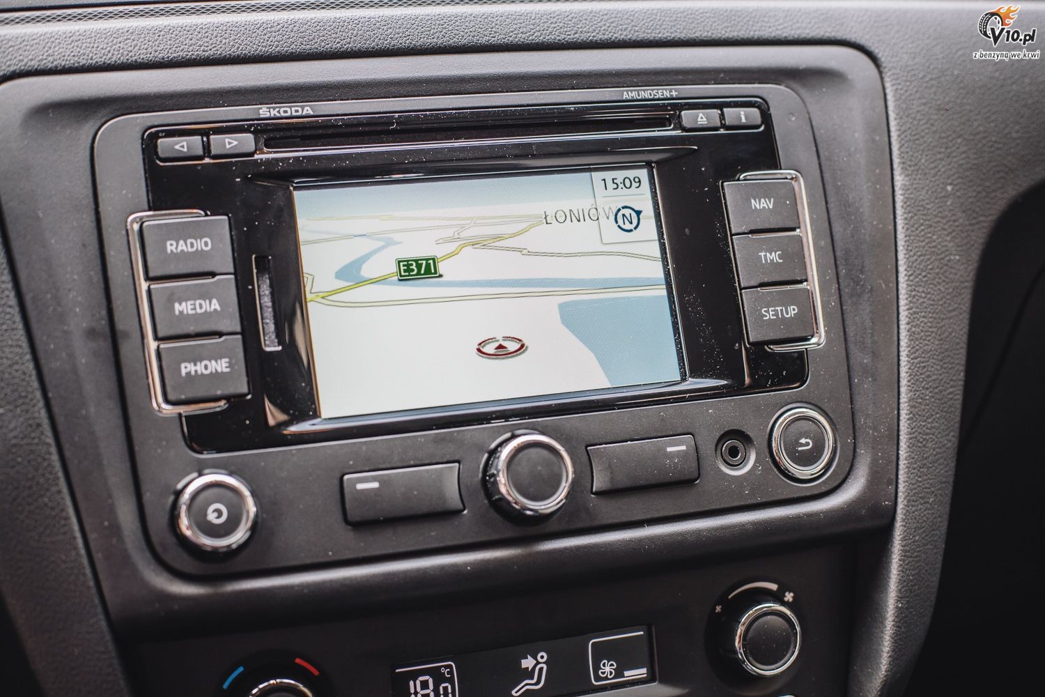 Skoda Rapid vs Citroen C-Elysee - test