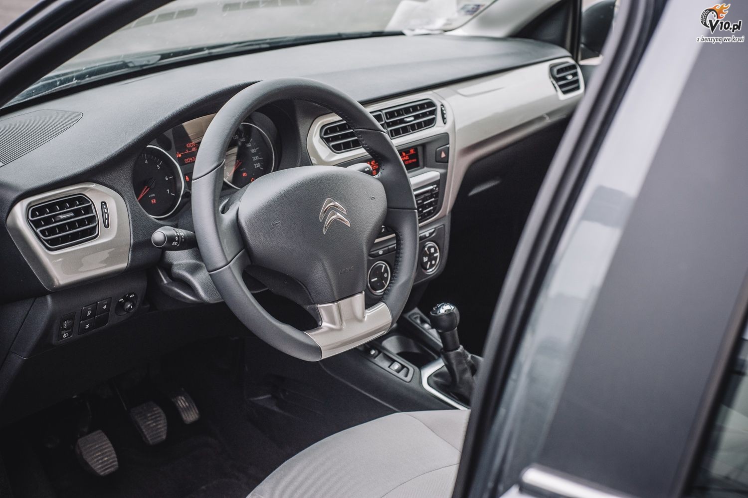 Skoda Rapid vs Citroen C-Elysee - test