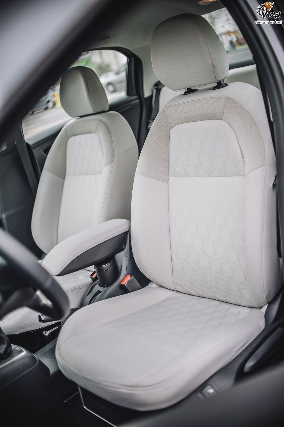 Skoda Rapid vs Citroen C-Elysee - test