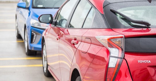 Hyundai Ioniq vs Toyota Prius -  porównanie