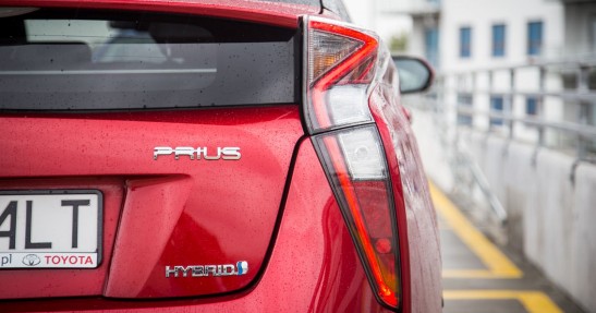 Hyundai Ioniq vs Toyota Prius -  porównanie