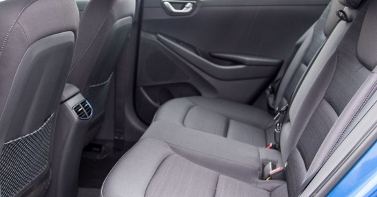 Hyundai Ioniq vs Toyota Prius -  porównanie