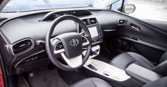 Hyundai Ioniq vs Toyota Prius -  porównanie