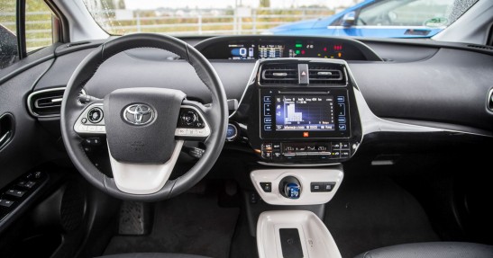 Hyundai Ioniq vs Toyota Prius -  porównanie