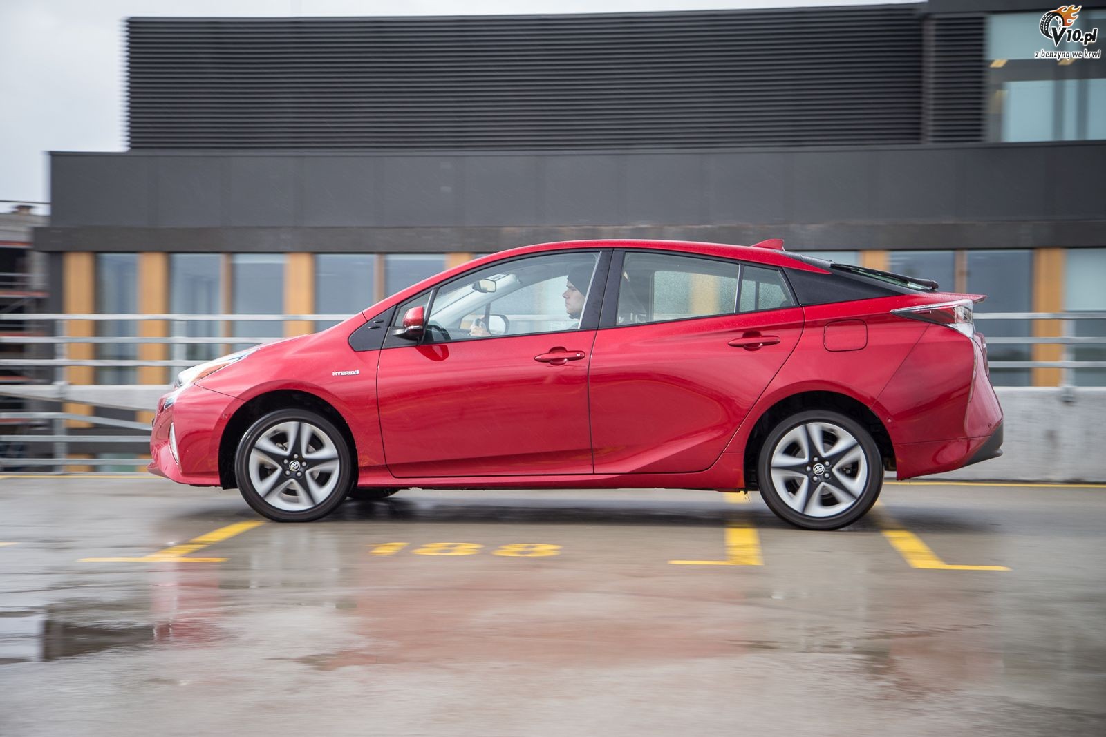 Hyundai Ioniq vs Toyota Prius -  porwnanie