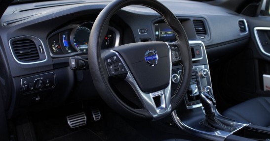 Volvo S60 T6 FWD - test