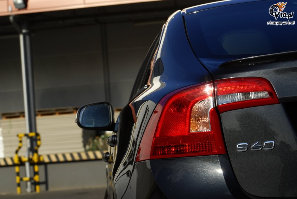 Volvo S60 T6 FWD - test