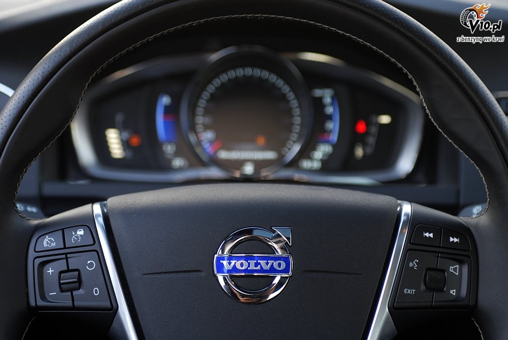 Volvo S60 T6 FWD - test