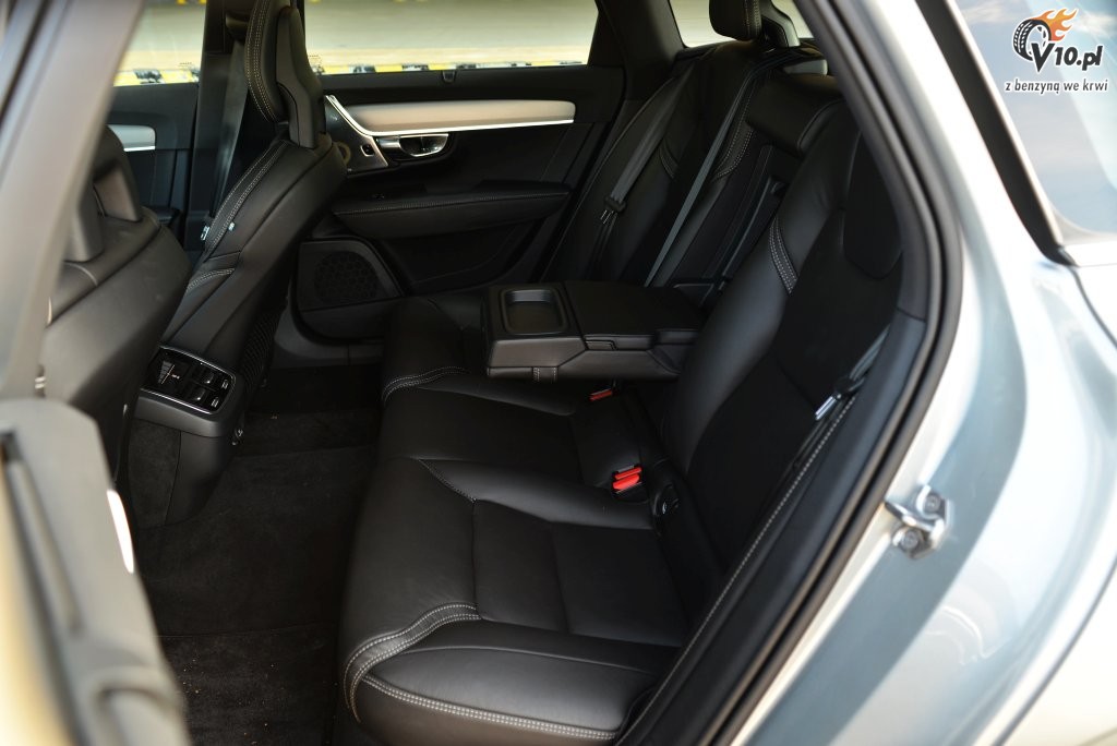 Volvo V90 D5 AWD - test