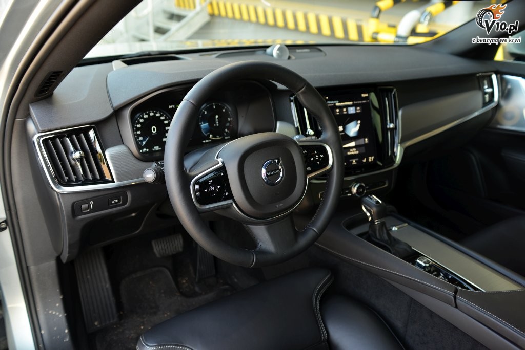 Volvo V90 D5 AWD - test
