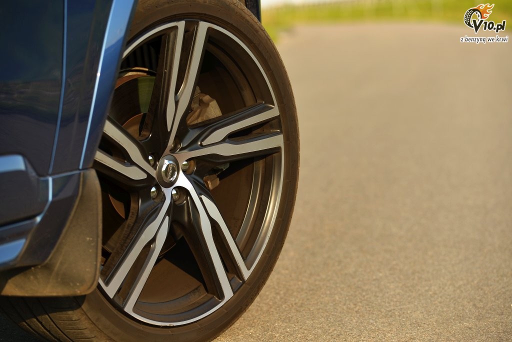Volvo XC90 D5 vs. Mercedes GLE 350d - test
