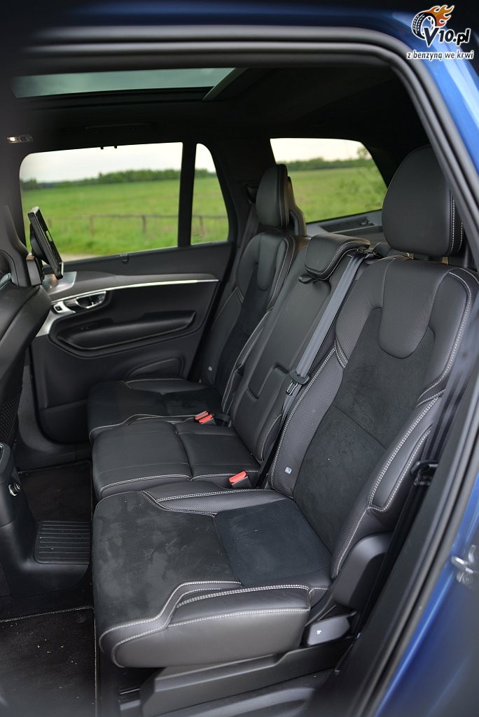 Volvo XC90 D5 vs. Mercedes GLE 350d - test