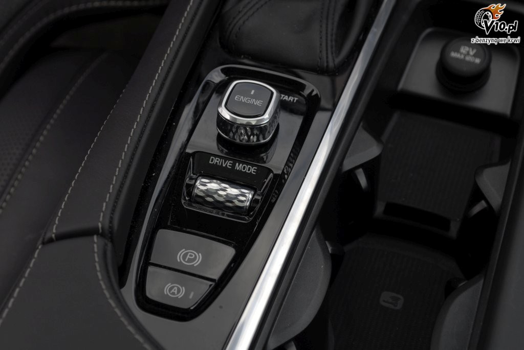 Volvo XC90 D5 vs. Mercedes GLE 350d - test