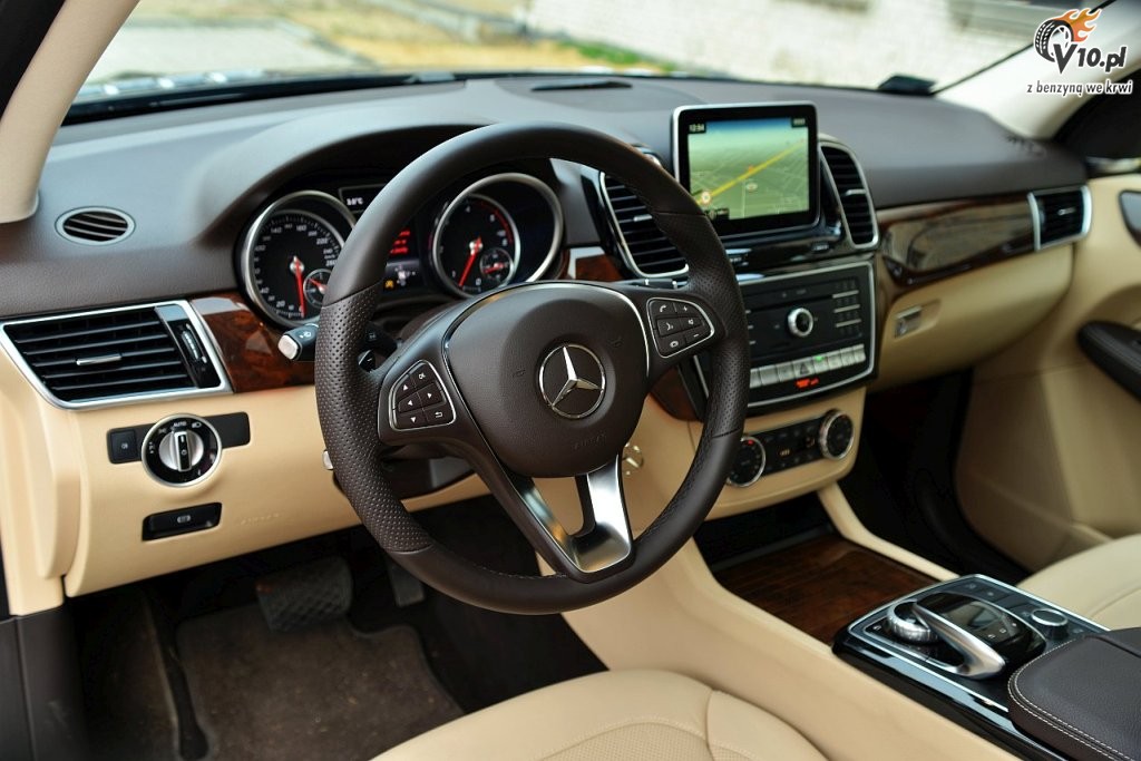 Volvo XC90 D5 vs. Mercedes GLE 350d - test