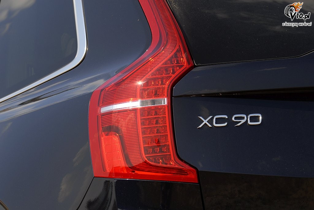 Volvo XC90 D5 AWD vs. VW Touareg 3,0 TDI 4Motion