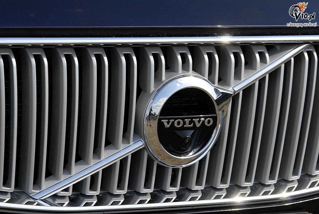 Volvo XC90 D5 AWD vs. VW Touareg 3,0 TDI 4Motion