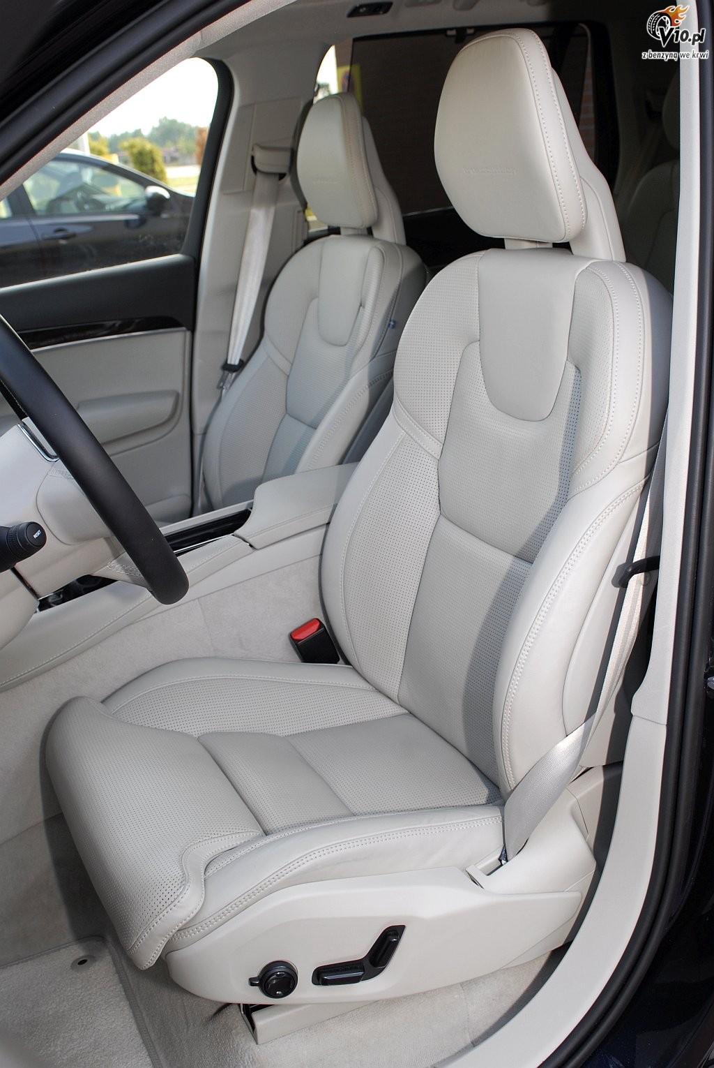 Volvo XC90 D5 AWD vs. VW Touareg 3,0 TDI 4Motion