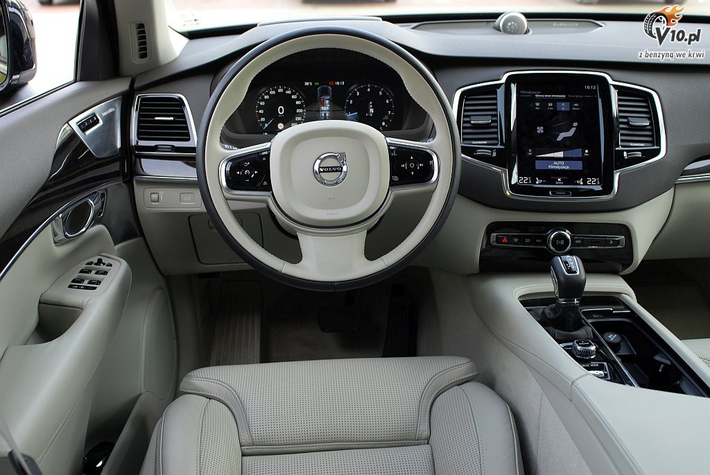 Volvo XC90 D5 AWD vs. VW Touareg 3,0 TDI 4Motion