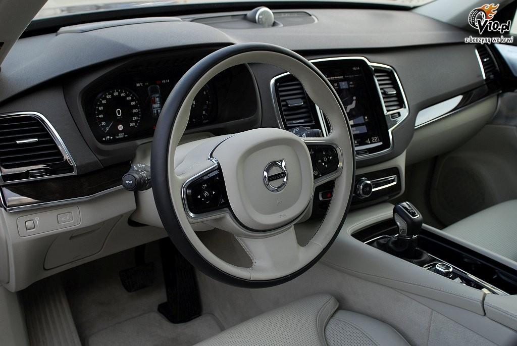 Volvo XC90 D5 AWD vs. VW Touareg 3,0 TDI 4Motion