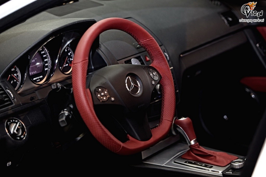 Mercedes C63 AMG Romeo Ferraris