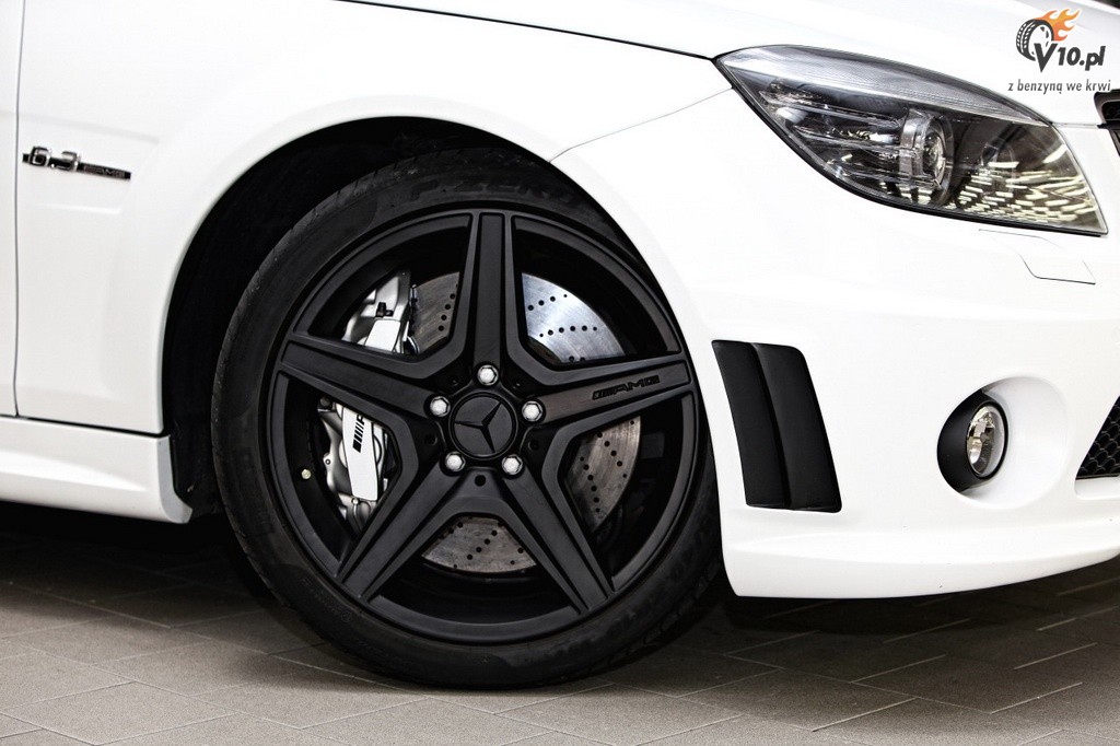 Mercedes C63 AMG Romeo Ferraris