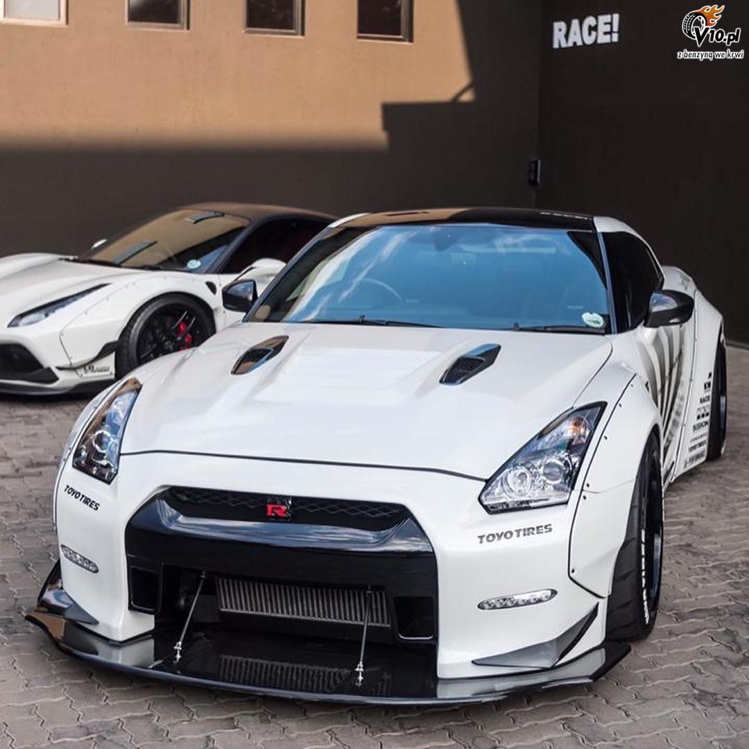 Nissan GT-R