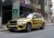 BMW X5 M całe w złocie
