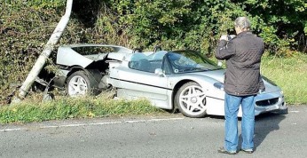 Ferrari F50 zostało rozbite w Wielkiej Brytanii