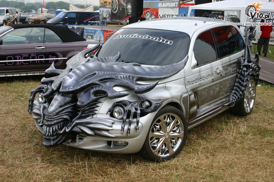 chrysler_pt_cruiser_alien_01.jpg