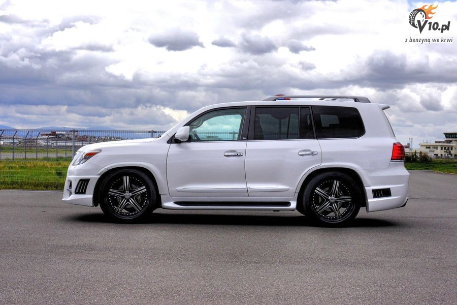 Lexus LX570 Wald International
