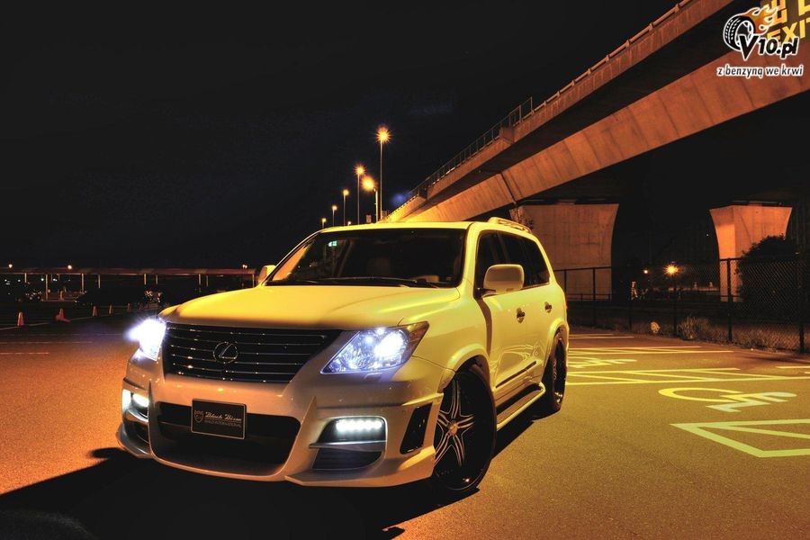 Lexus LX570 Wald International