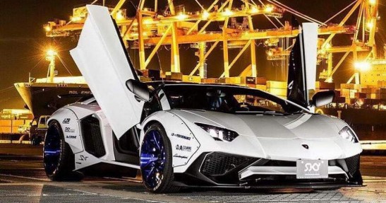 Liberty Walk Lamborghini Aventador