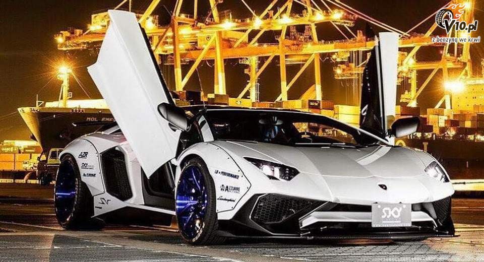 Liberty Walk Lamborghini Aventador