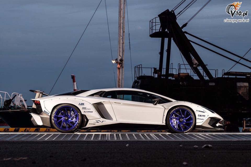 Liberty Walk Lamborghini Aventador