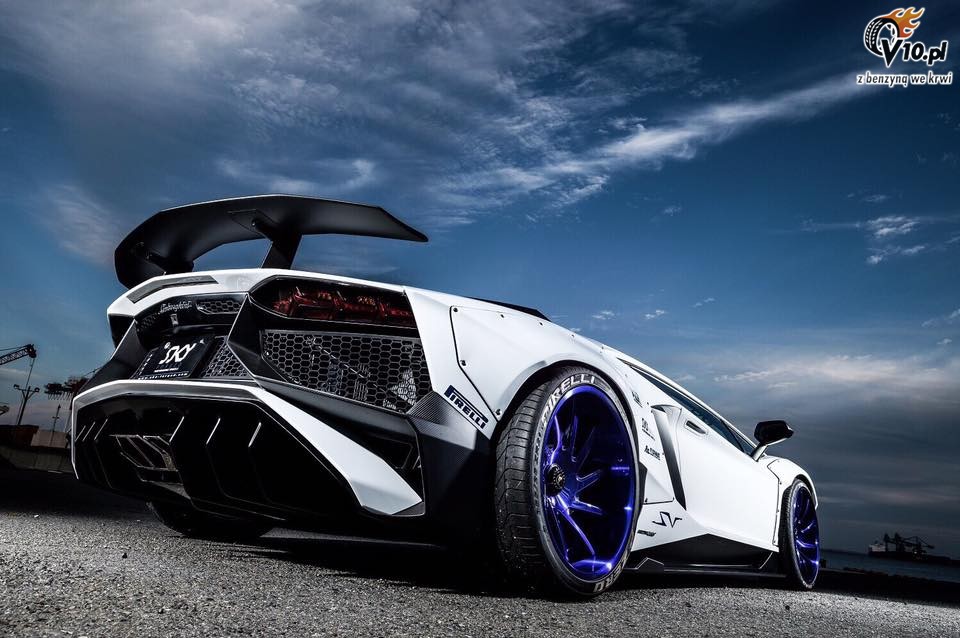 Liberty Walk Lamborghini Aventador