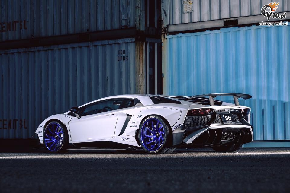 Liberty Walk Lamborghini Aventador