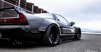 Honda NSX z rozbudowanym bodykitem od Liberty Walk