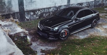Mercedes C63 AMG Mode Carbon - czarny charakter