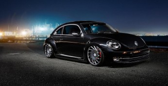 Volkswagen Beetle ubrany w piękne felgi Vossen